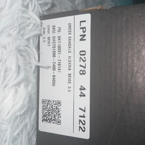 Beige high heels (new with box)
Size 5.5 US Women size - Picture 4 of 4